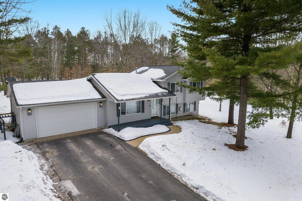 9811 Pin Oak 13, Interlochen