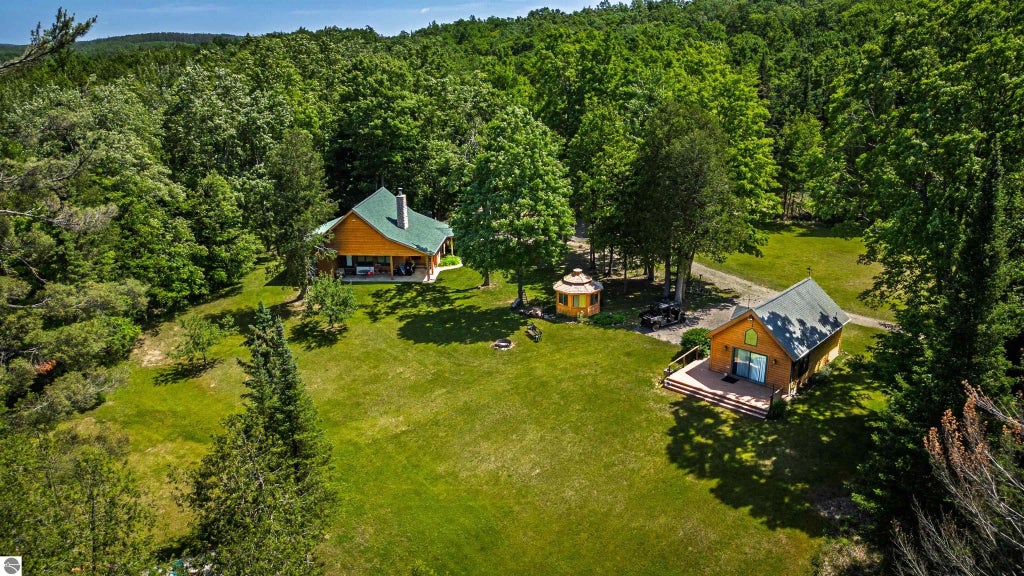 1133 W Thumb Lake Road, Wolverine