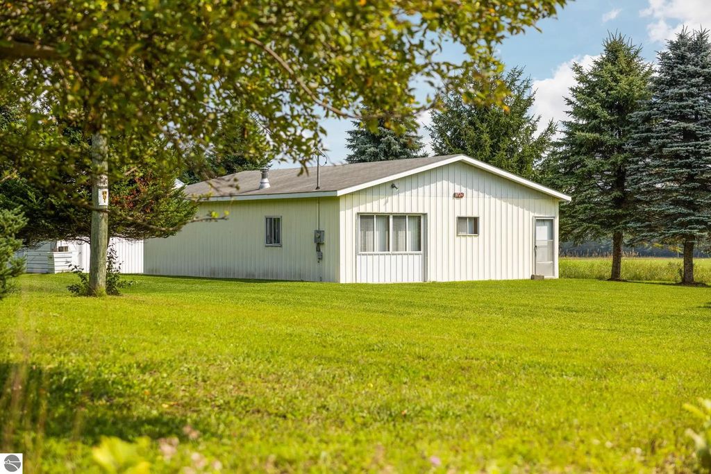 6726 S Snyder Road, Sw, Fife Lake