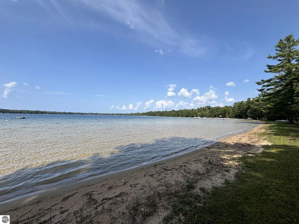 14438 Williams Drive, Elk Rapids