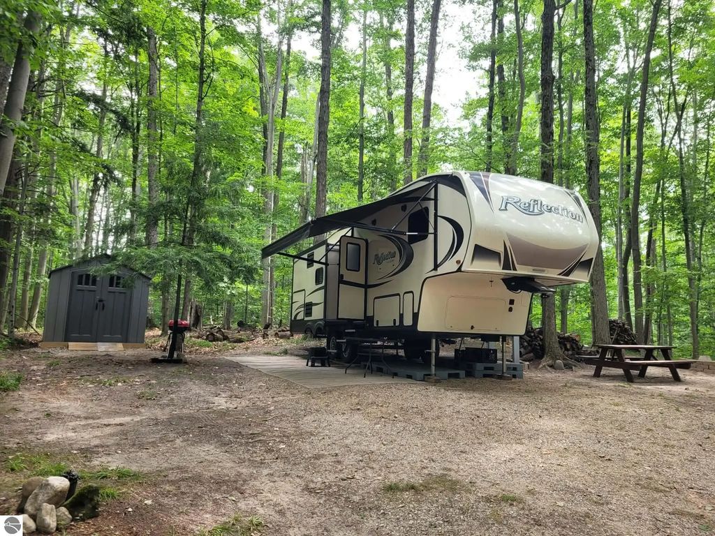 257 W Forest Trail, Leroy