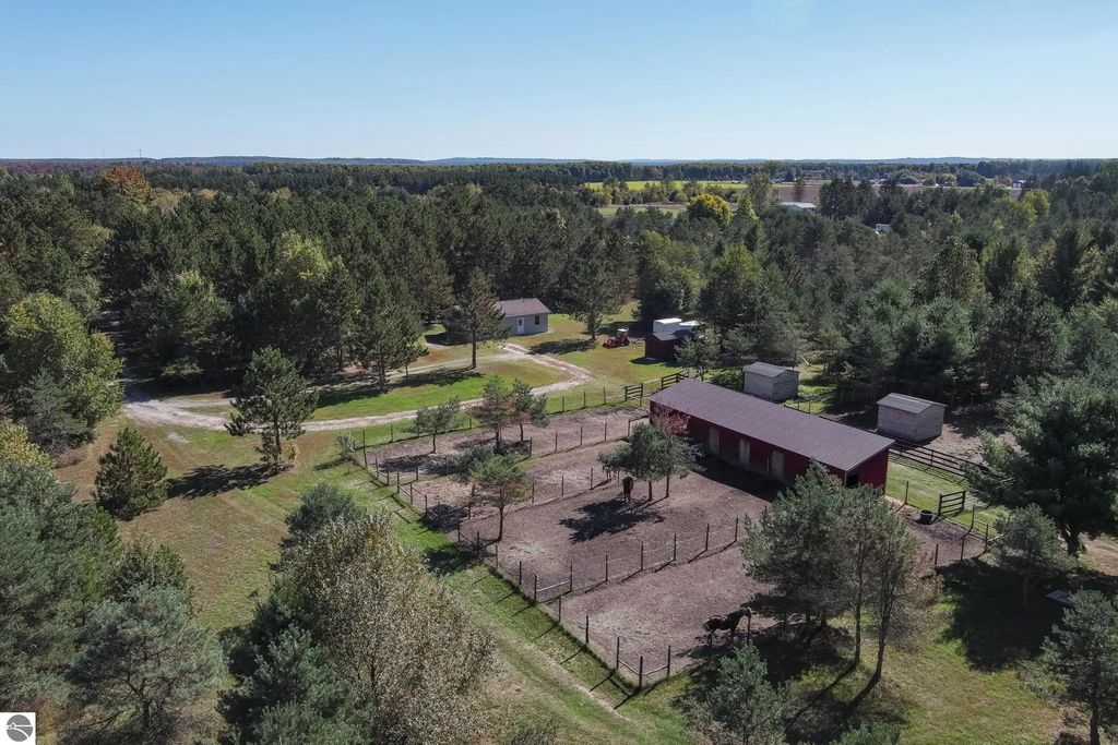 493 Ne County Road 571, Kalkaska