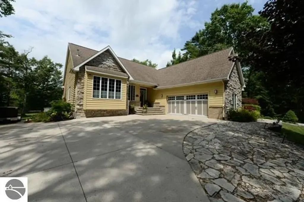 7021 Lakewood Drive, Oscoda