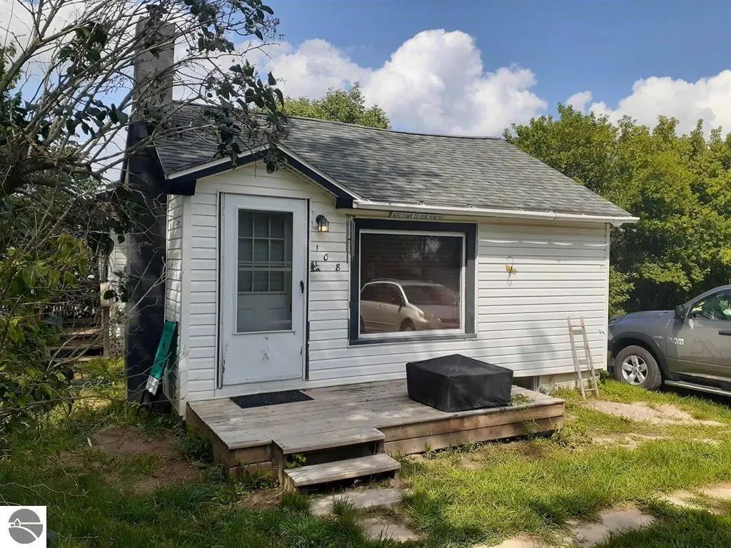 108 W Page Street, Rose City