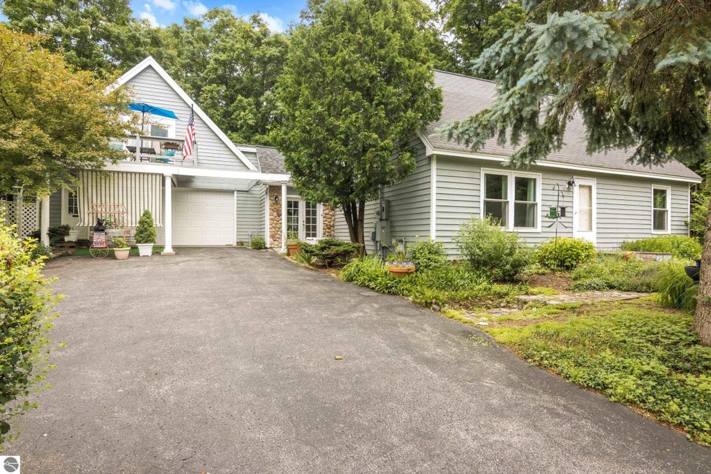 7271 S Dunns Farm Road, Maple City