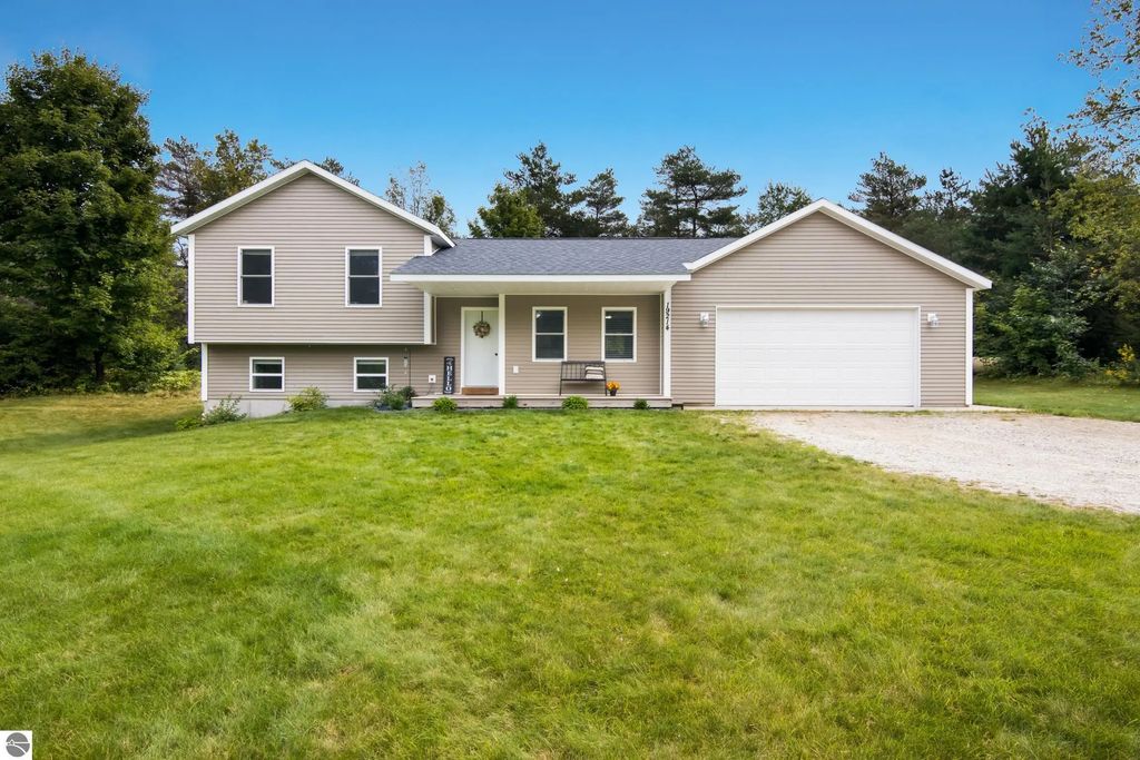 19214 Creekside #ln, Interlochen