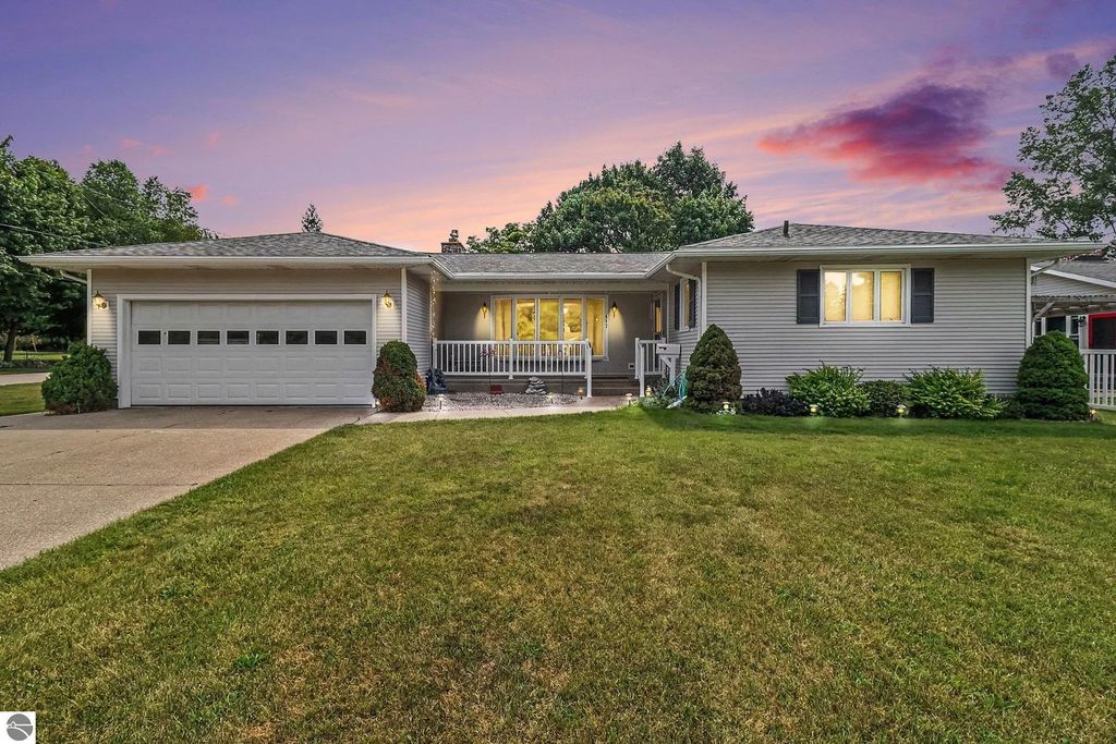 557 Broad Avenue, Manistee