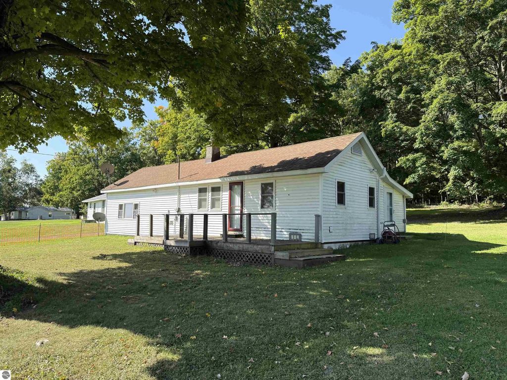 5792 Greve Road, South Branch