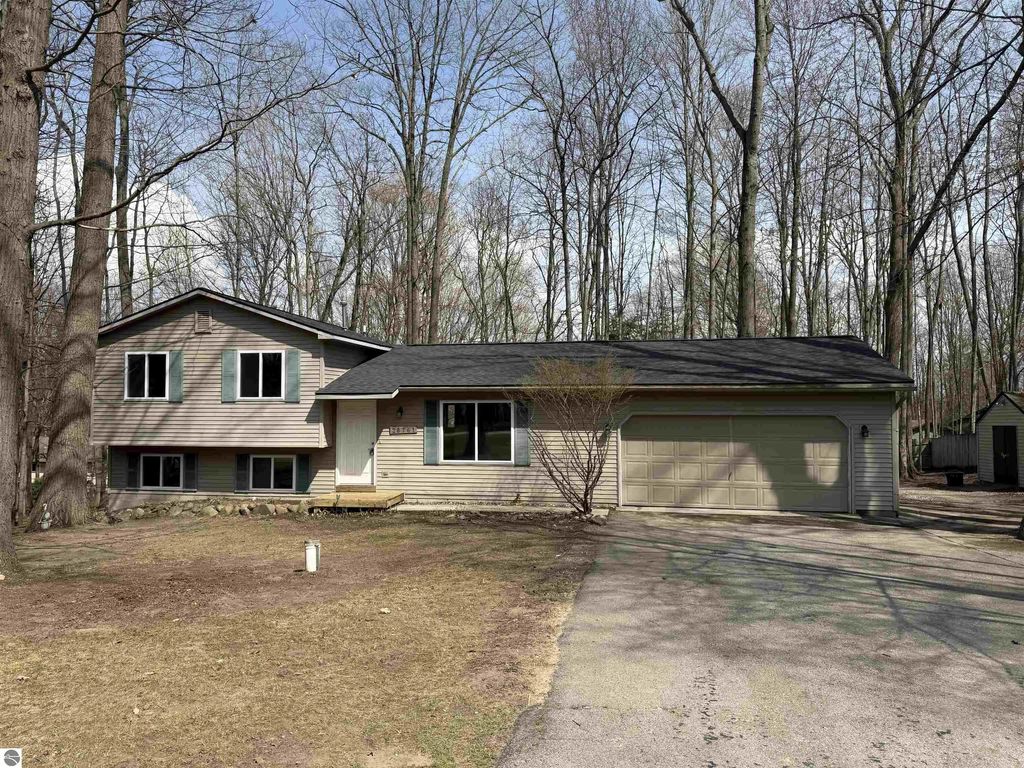 20761 White Oak Drive, Lake Ann