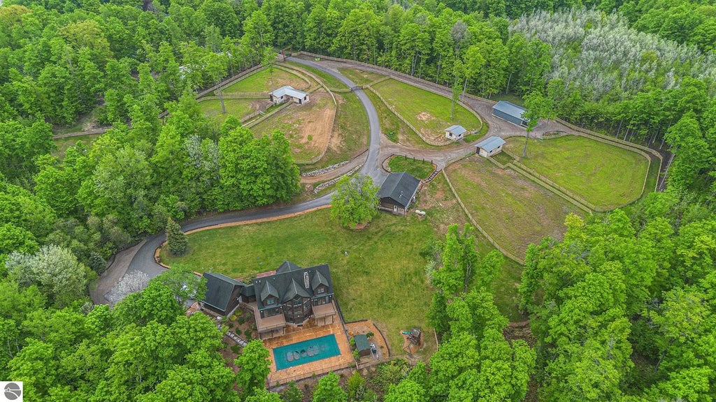 5575 M 72, Williamsburg