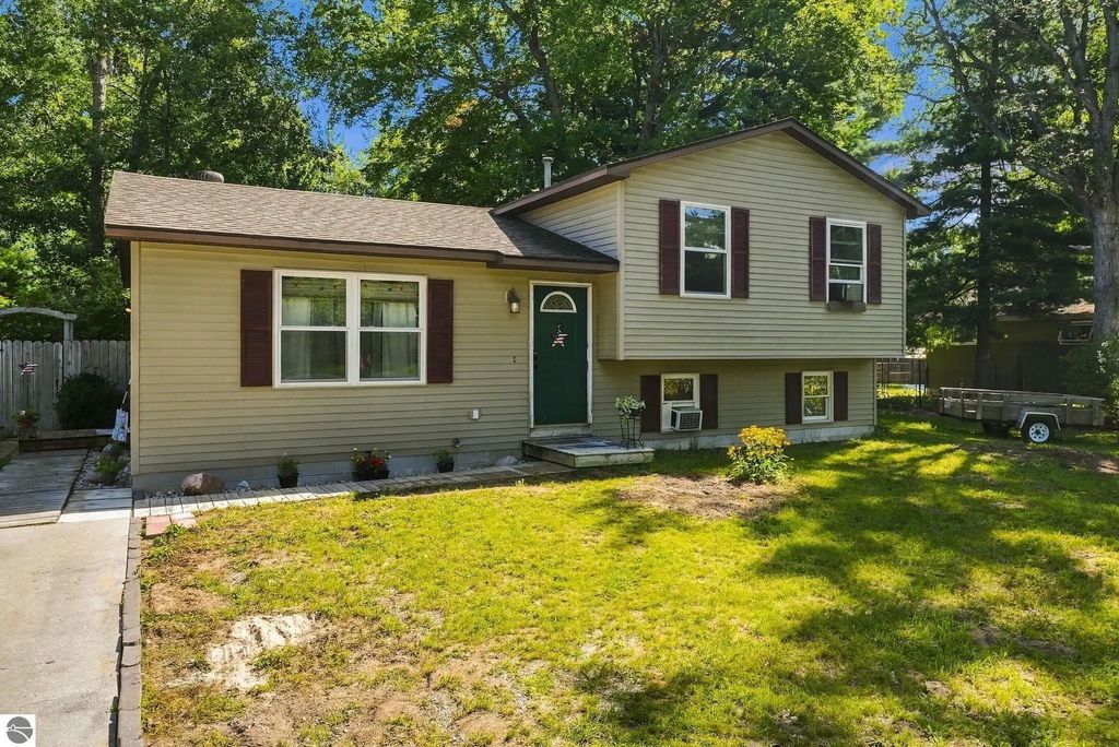 1823 Pine Lane, Interlochen