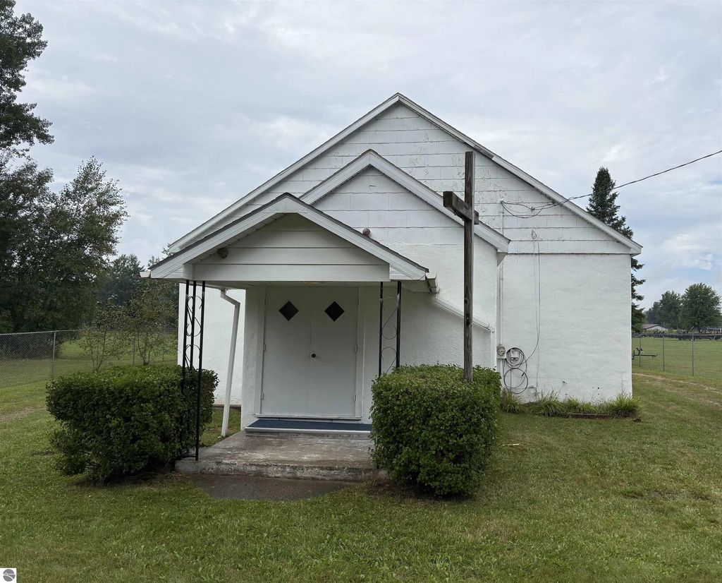 8712 Flint Road, Hale