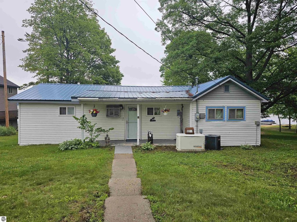 662 N Lakeview Drive, Hale