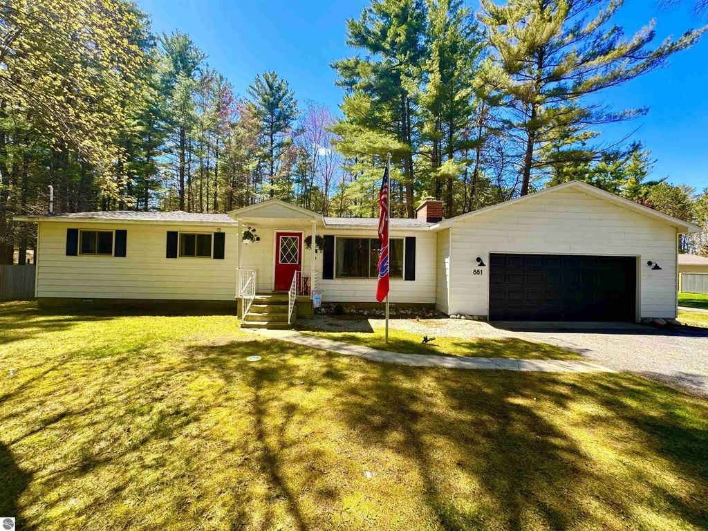 881 Geller Court, East Tawas