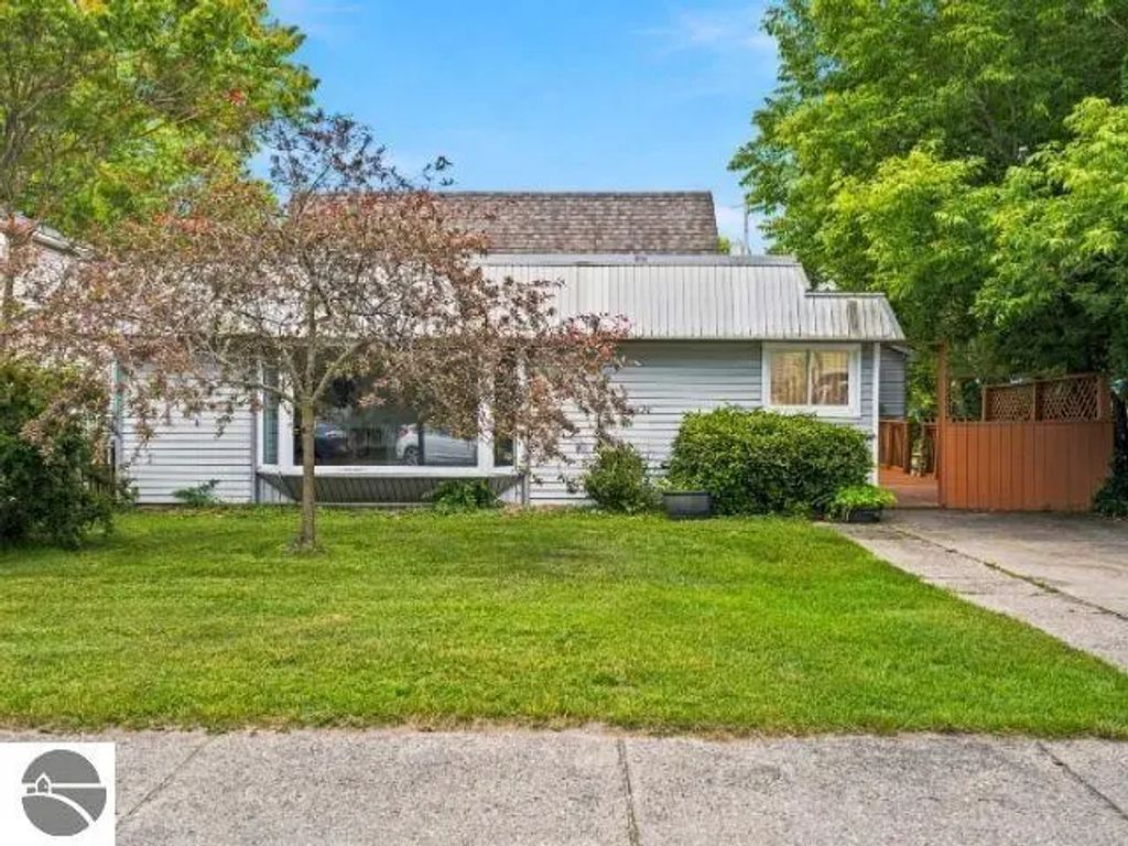143 S Benzie Boulevard, Beulah