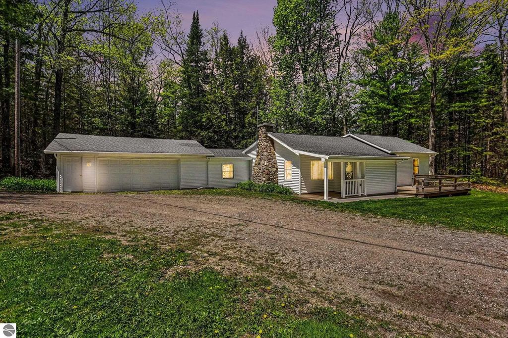 5950 Mark Drive, Hale
