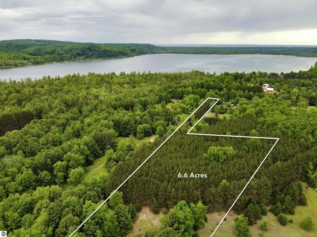 6a S Lime Lake Road, Cedar