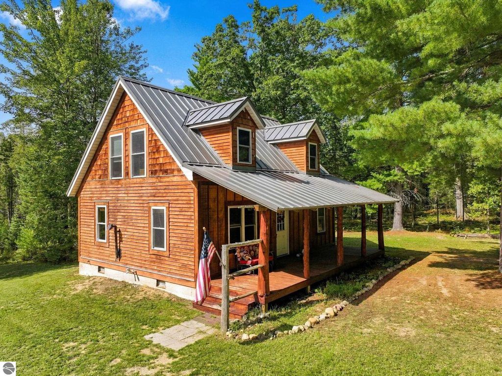 8929 N Morey Road, Manton