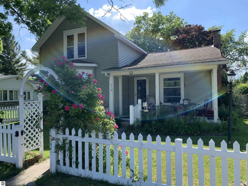 410 S 5th Avenue, Tawas City