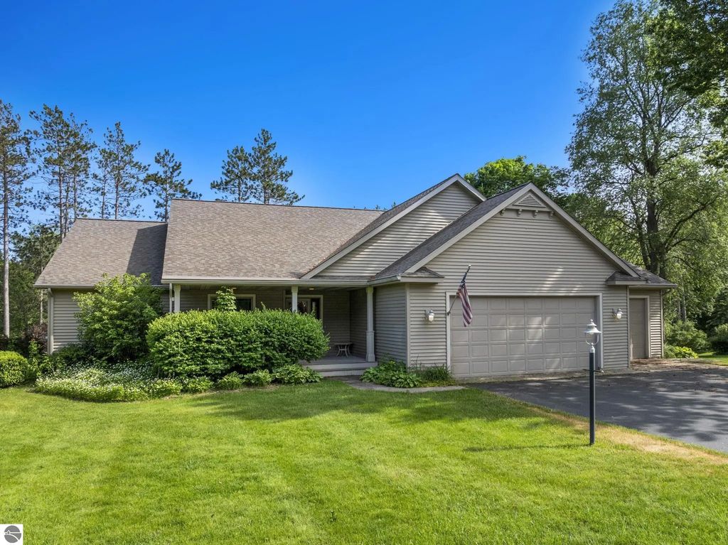 1546 Nightingale Lane, Kingsley