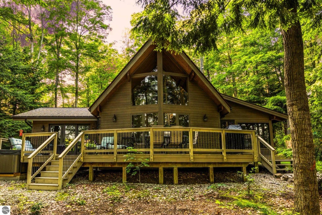 19545 Woodland Trail, Traverse City