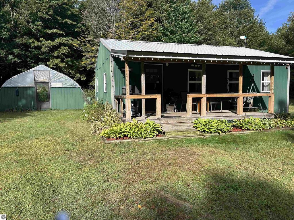 9325 Ne Barnhart Road, Mancelona