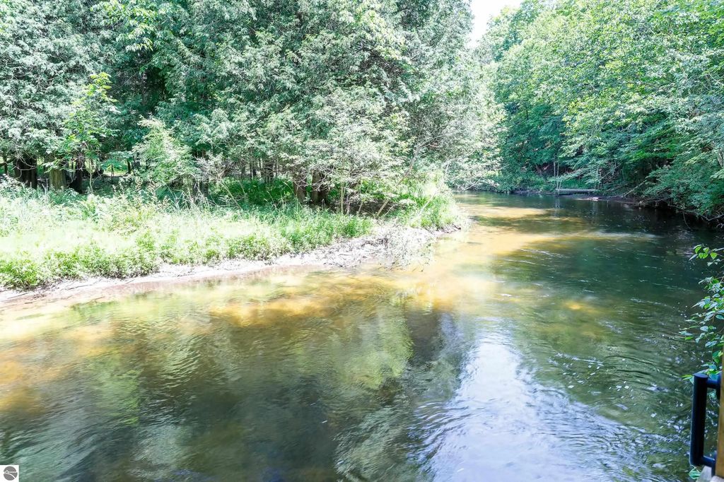 15570 Betsie River Drive, Thompsonville