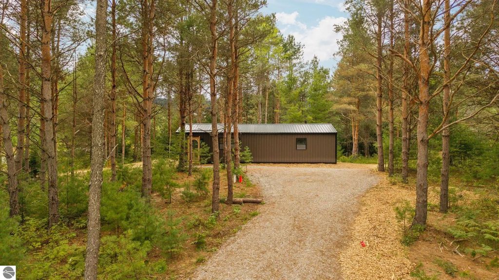 9957 Sw Creighton Road, Fife Lake