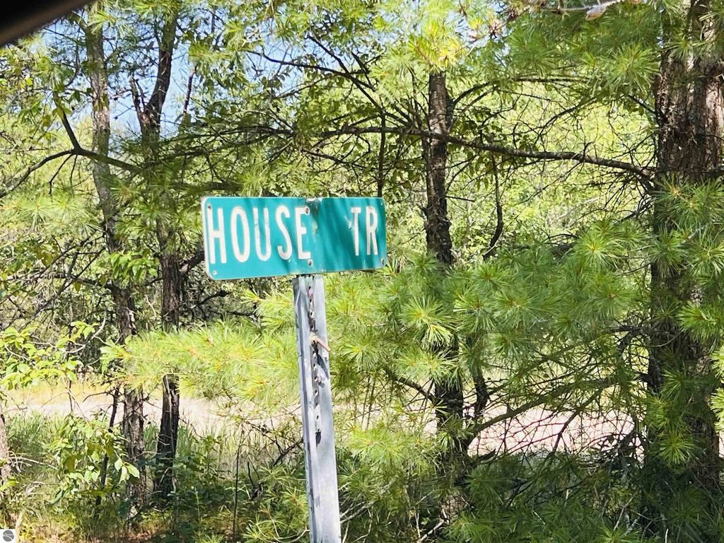9401 House Trail, Marion