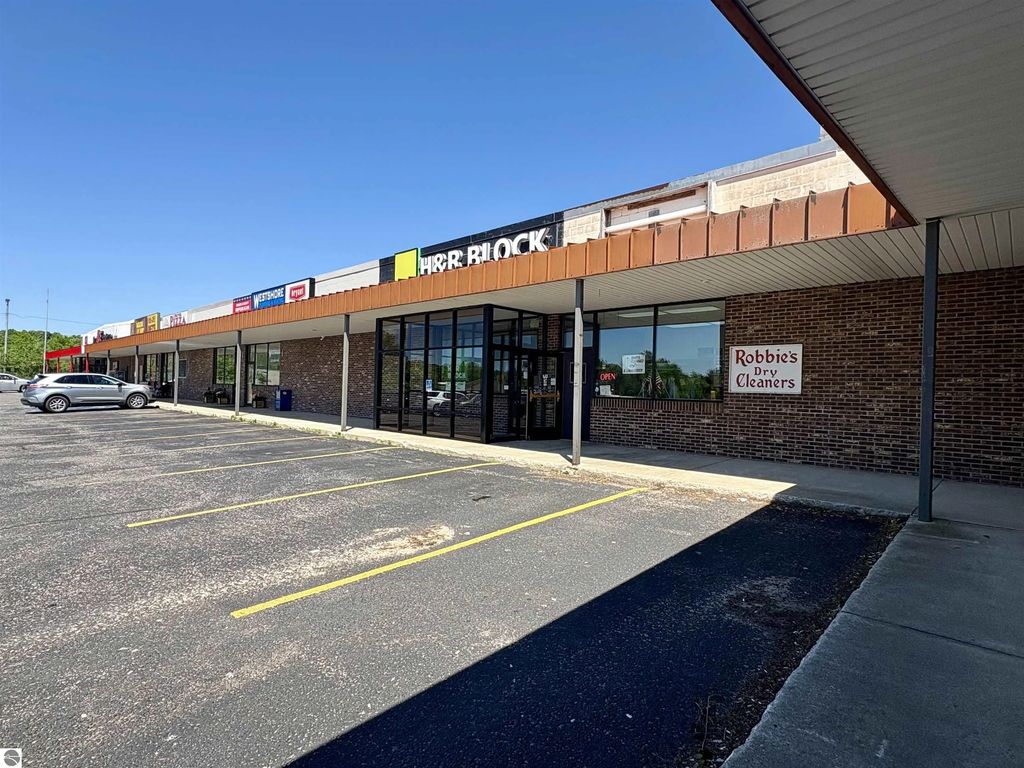 1681 Benzie Highway 5, Benzonia