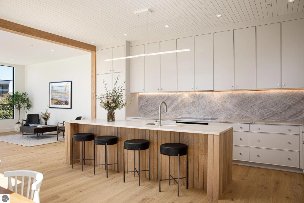 111 E State Ph A, Traverse City