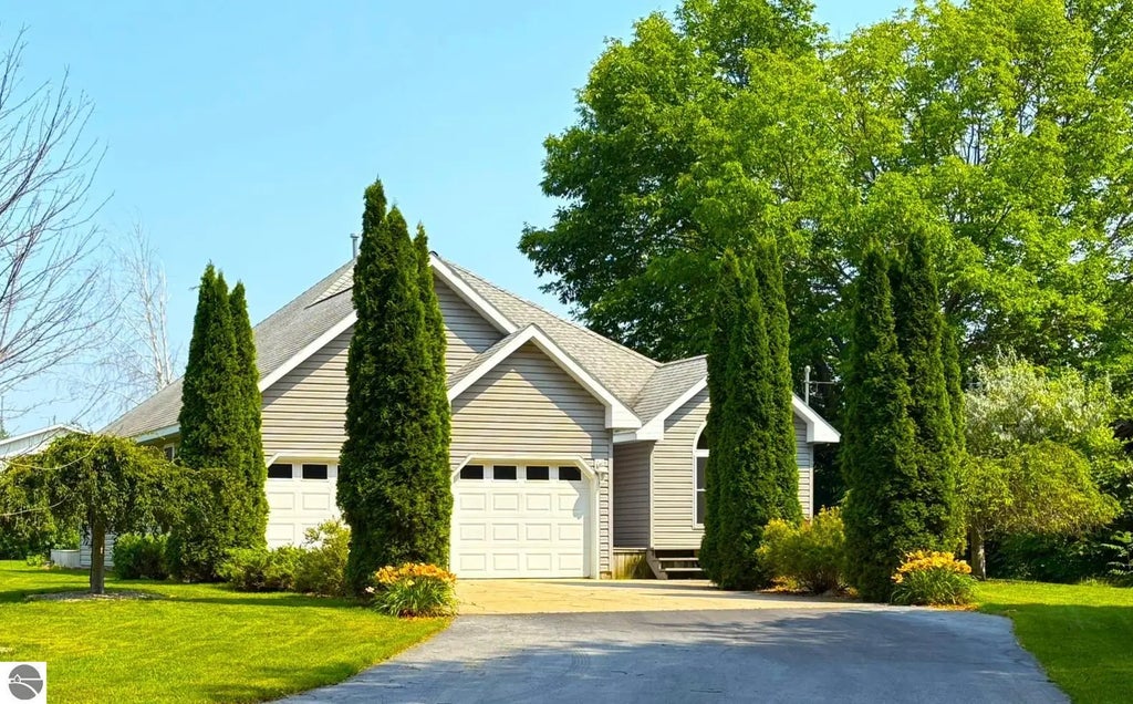 6101 Herkner Road, Traverse City