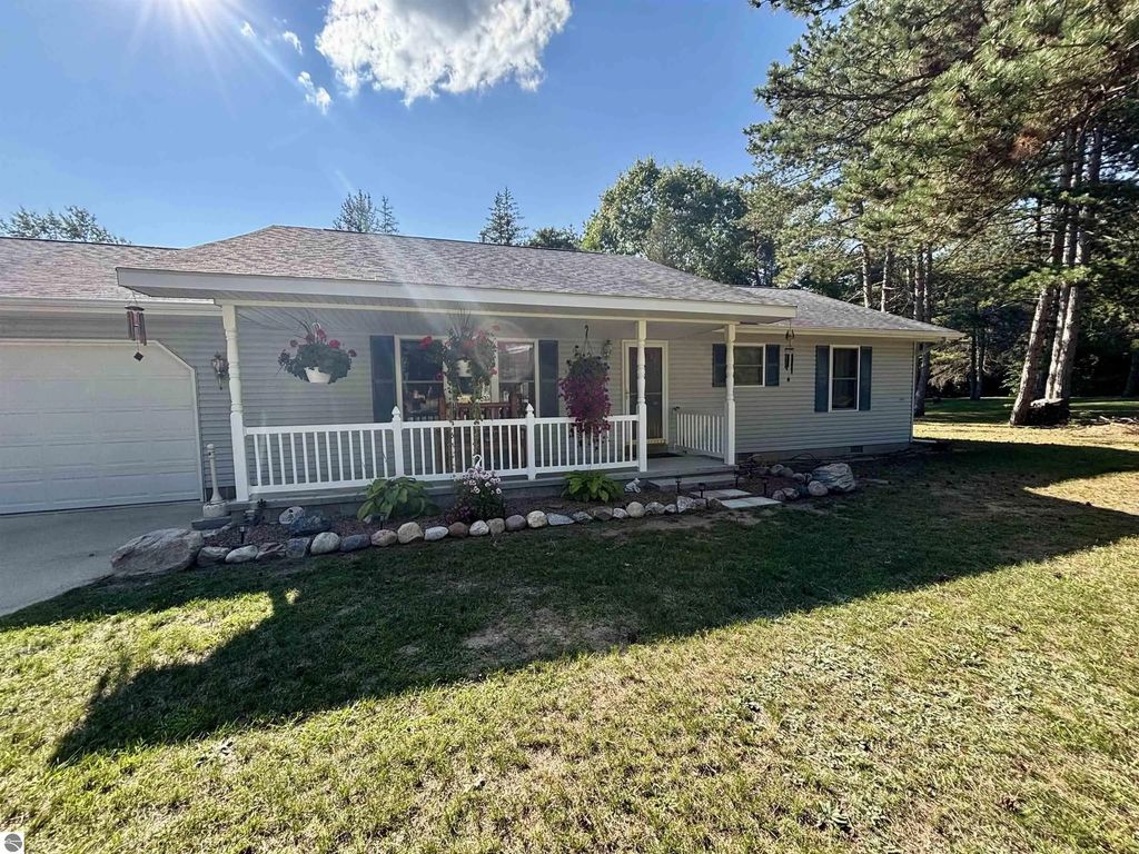 460 Evergreen Trail, Farwell