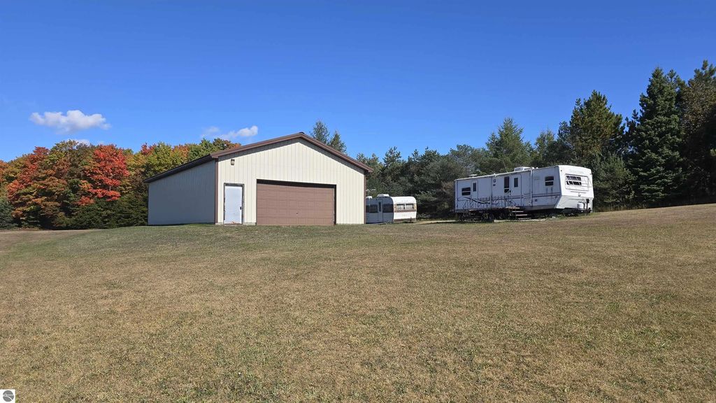 28400 W H-40, Trout Lake
