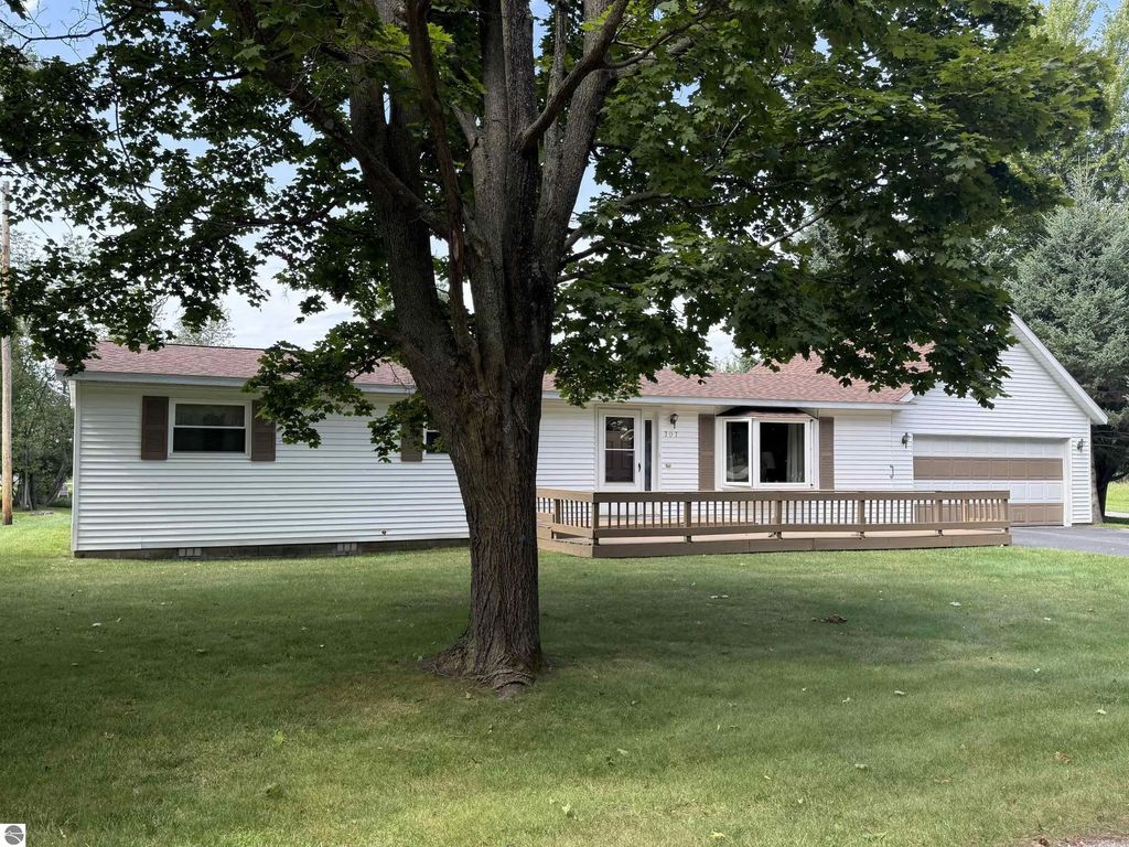 707 Sawyer, East Tawas
