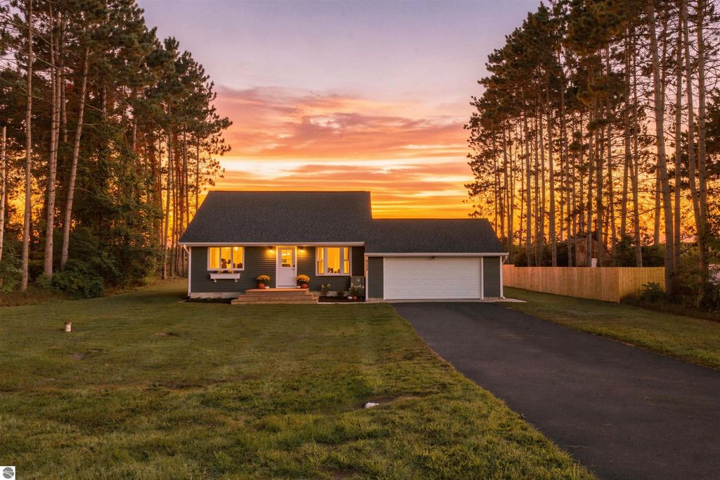 4269 Bridlewood Drive, Traverse City