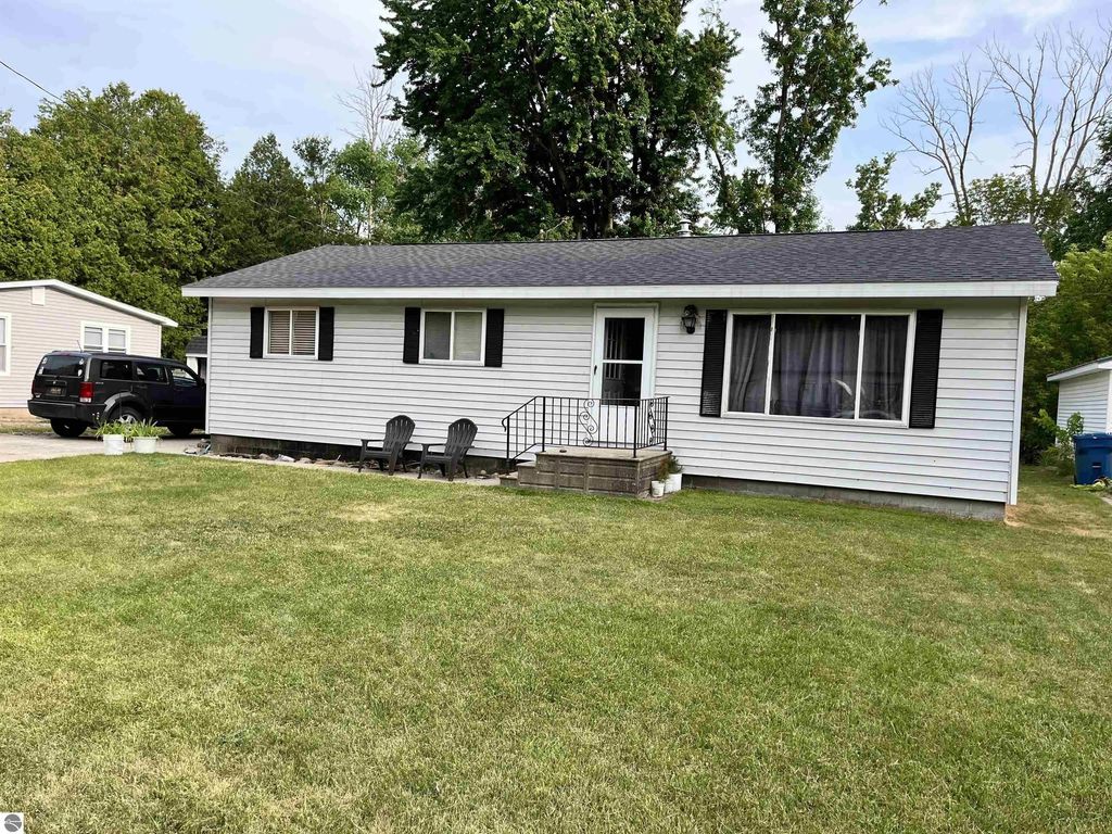 318 North Street, Standish