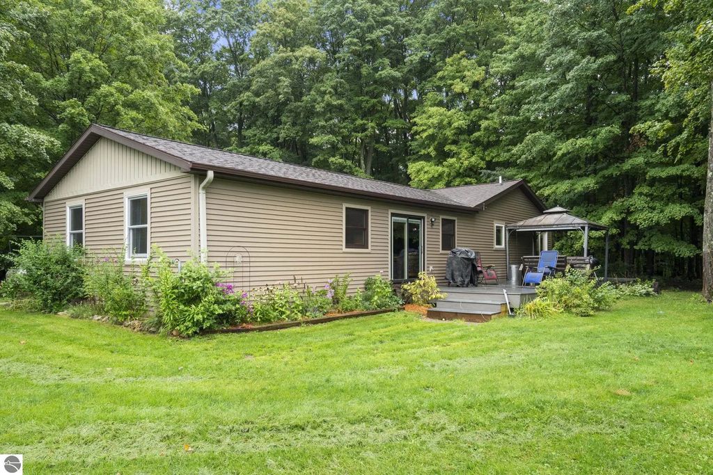 5275 Pierce Road, Kingsley