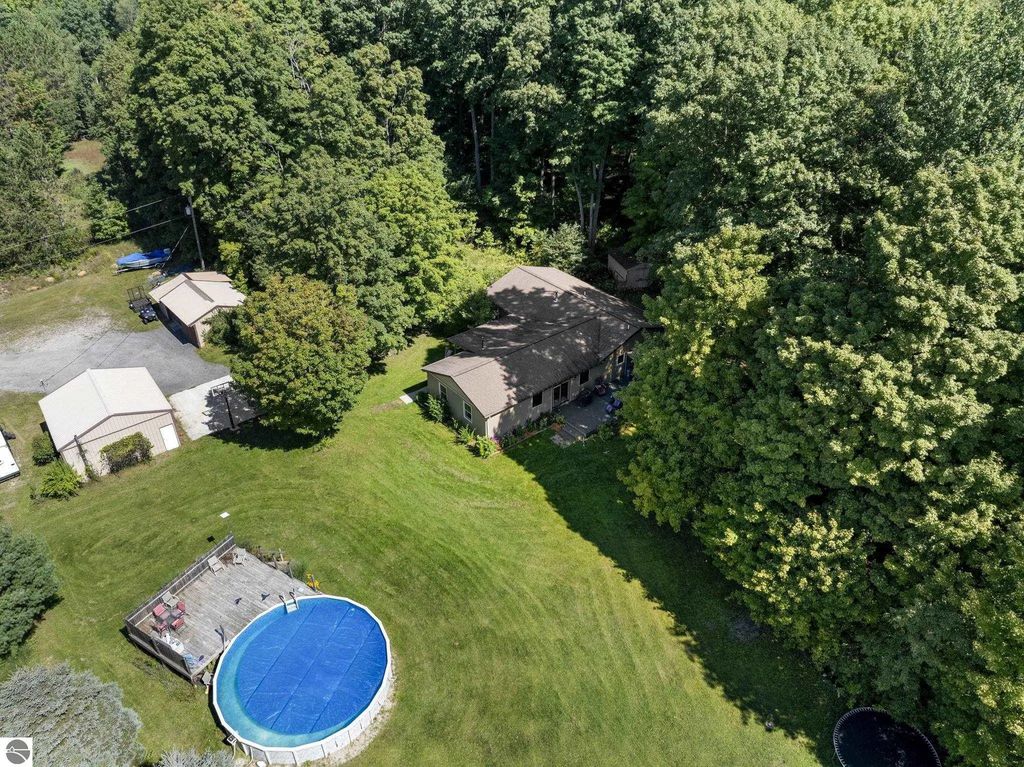 5275 Pierce Road, Kingsley