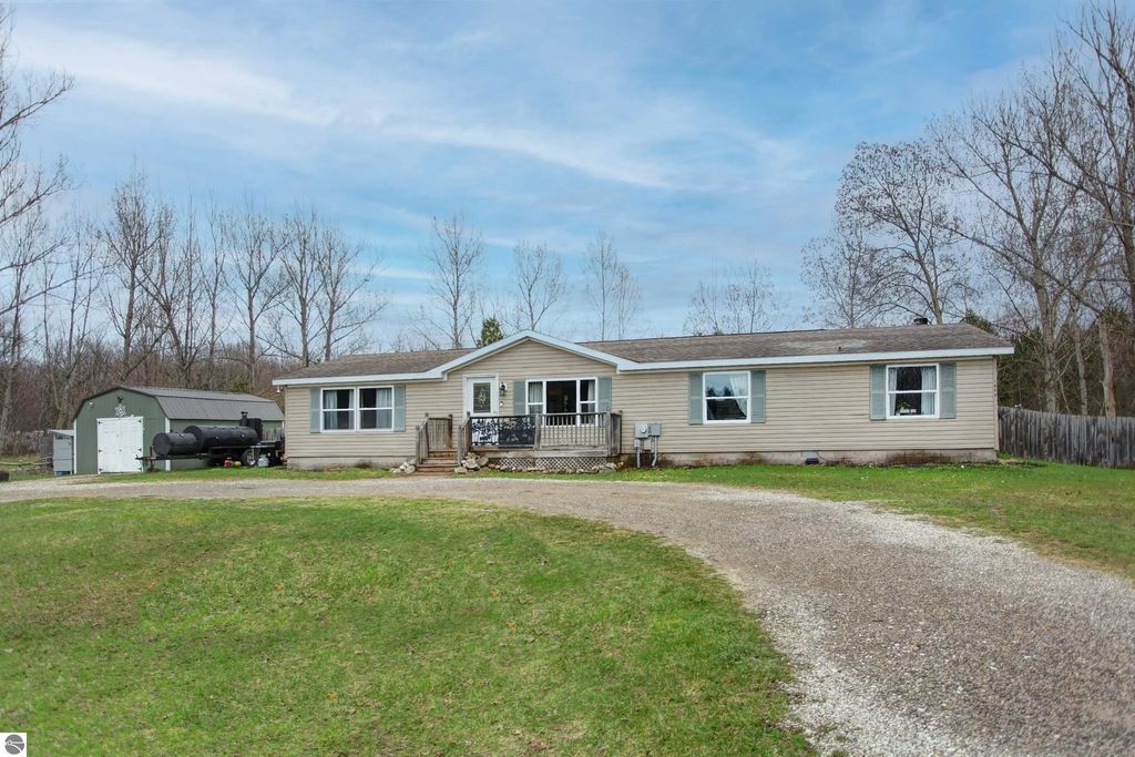 1953 E Brentwood Street, Grawn