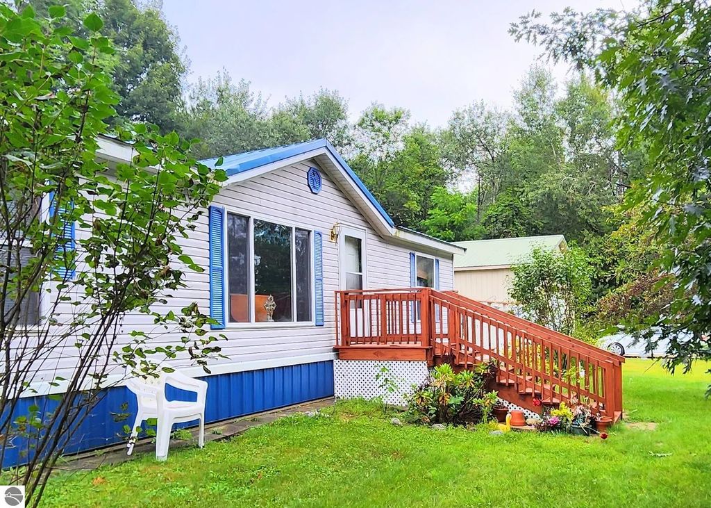 1627 W Intermediate Lake, Central Lake