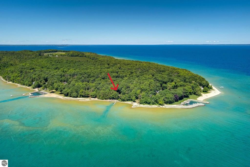 4152 N Omena Point Road, Omena