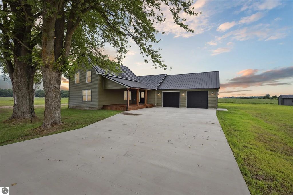 4798 N Loomis Road, Mt Pleasant