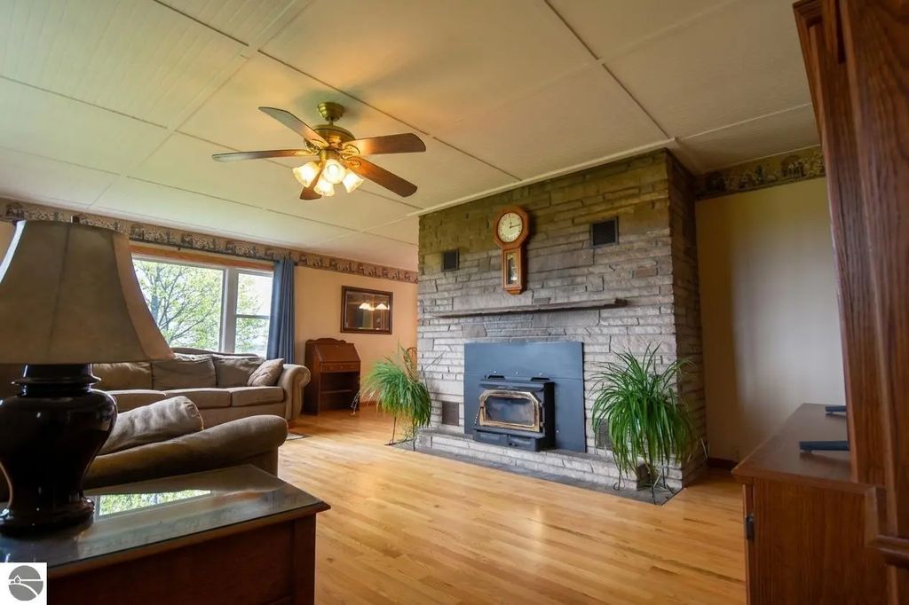 11663 N 11 Road, Buckley