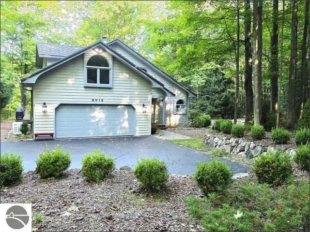 6015 N Slope Drive, Bellaire