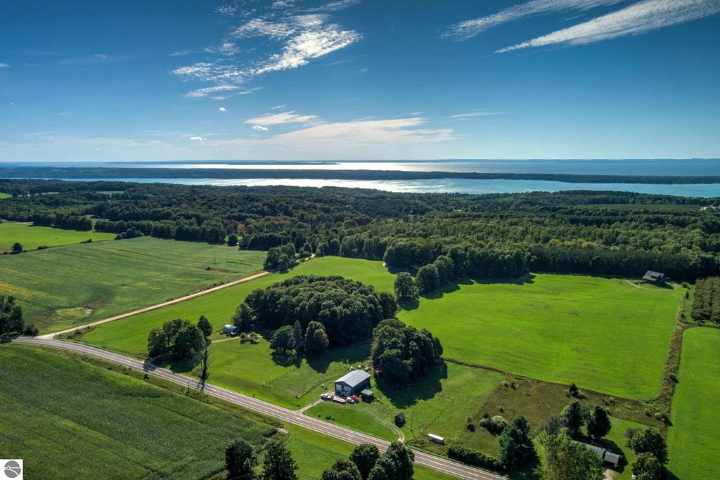 3483 Kiessel Road, Central Lake