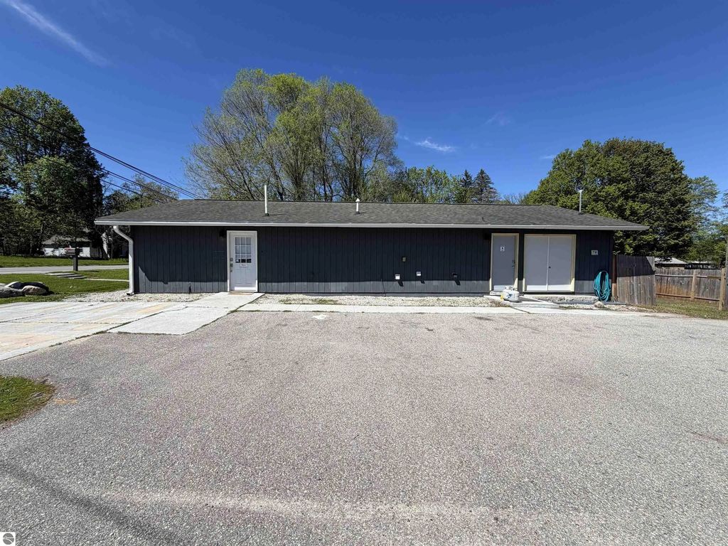 2134 S Main Street, Central Lake