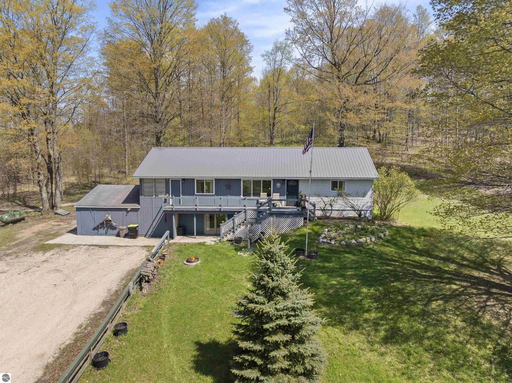 14481 Viaduct Road, Copemish