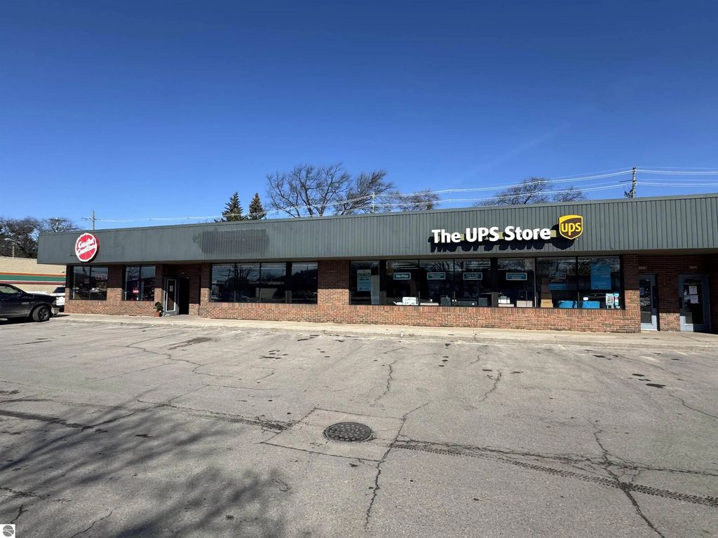 528 W Fourteenth Street 2, Traverse City