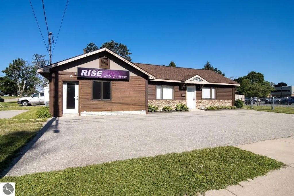 611 N Center Avenue, Gaylord